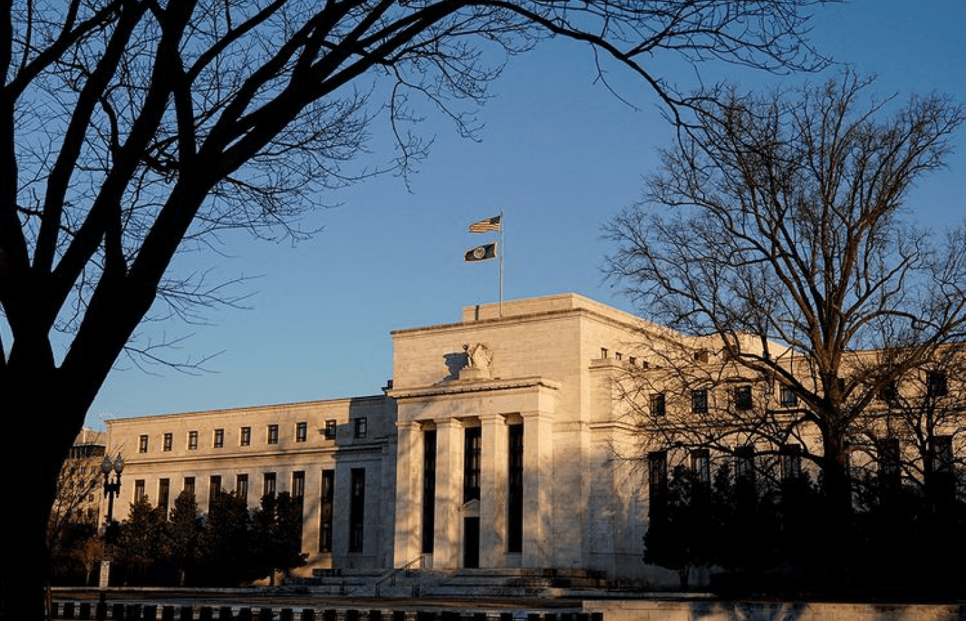 US Bank Lending Slumps by Most on Record in Final Weeks of March